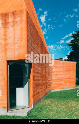 CASCAIS, Portugal - 26. AUGUST 2017: Casa das historias (Haus der Geschichten) Paula Rego Museum wird von Architekt Eduardo Souto de Moura konzipiert Stockfoto