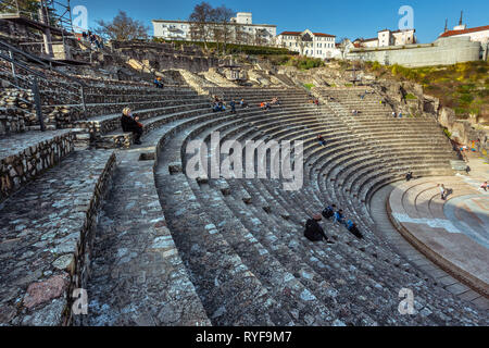 Auf den Hügeln von Fourviere, in Lyon, haben die archäologischen Ausgrabungen ein gallo-römisches Theater entdeckt. Lyon, Frankreich, Europa Stockfoto