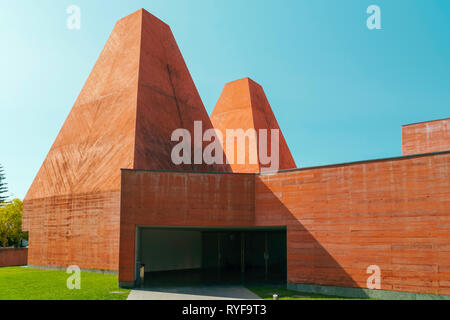 CASCAIS, Portugal - 26. AUGUST 2017: Casa das historias (Haus der Geschichten) Paula Rego Museum wird von Architekt Eduardo Souto de Moura konzipiert Stockfoto