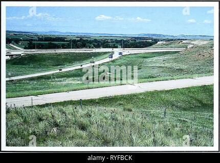 80 Jahre der Vegetation und Landschaft Veränderungen in den nördlichen Great Plains: Eine fotografische eightyyearsofveg 45 klem Jahr: 2001 Spearfish, South Dakota Lage Lawrence Co. SD; Sec. 34, R.2 . T.7 N.; GPS-UTM 4930102 N. 590496 E. ca. 2 Meilen nördlich von Spearfish. Von Spearfish, fahren Sie Richtung Norden ca. 2 km an der Kreuzung der U.S. Highways 14 und 85. Biegen Sie nach rechts (Osten) auf Zufahrtsstraße parallel zur US-Highway 85, neben public utility Station. Dann fahren Sie südlich über 0,5 Kilometer. Bild wurde auf dem Hügel nach links (Osten) der Zufahrtsstraße. Beschreibung September 21, 1999 Vor Stockfoto