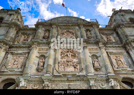 Oaxaca Sehenswürdigkeit Dom (Kathedrale Unserer Lieben Frau von der Himmelfahrt) auf dem Zocalo-platz im historischen Stadtzentrum Stockfoto