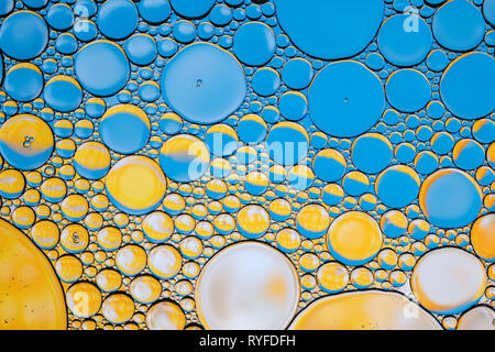 Helles Wasser Öl bubble Abstrakt Hintergrund. Natürliche Kulisse. Stockfoto