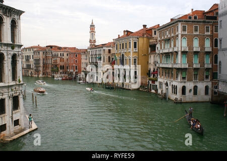 Blick auf den Canal Grande von der Rialtobrücke Stockfoto