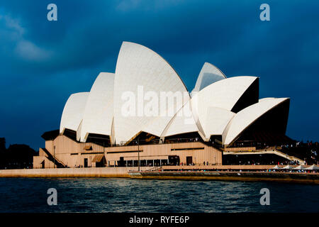 SYDNEY, AUSTRALIEN - 6. April 2018: Iconic Opernhaus am Circular Quay Stockfoto