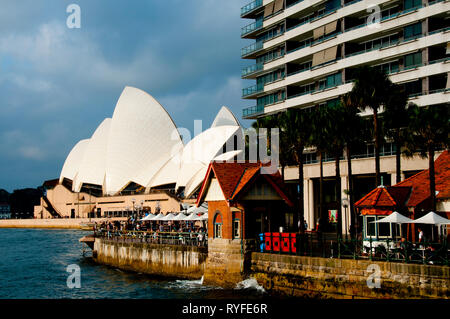 SYDNEY, AUSTRALIEN - 6. April 2018: Iconic Opernhaus am Circular Quay Stockfoto