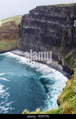 Die Klippen von Moher Landschaft, Irland, Europa. Eine wunderbare Aussicht von der Spitze der Klippen. Wie ein schöner Ort. Stockfoto