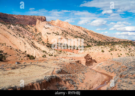 Coral erodiert - rosa gefärbten Berge bei Cameron Canyon in der Nähe von Kayenta, Arizona, USA Stockfoto