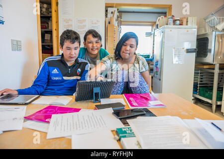 Schule Kinder lernen, Qassiarsuk oder Brattahlid, Südgrönland Stockfoto