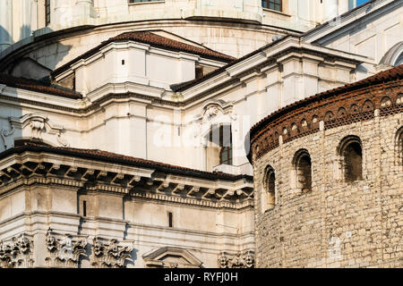 Reisen nach Italien - Mauern der Duomo Vecchio (Rotonda, Alte Kathedrale) und Duomo Nuovo (Die neue Kathedrale) in Brescia, Lombardei Stockfoto