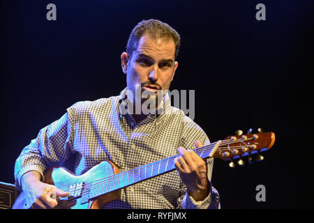 Jazz Gitarrist Charlie Hunter, spielen live in concert Stockfoto