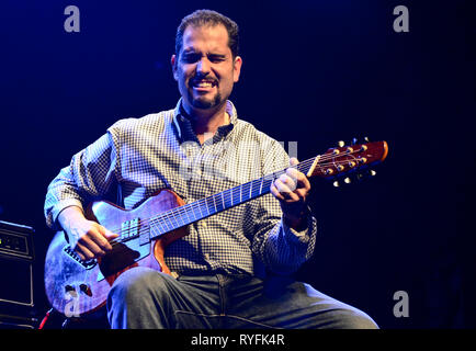 Jazz Gitarrist Charlie Hunter, spielen live in concert Stockfoto