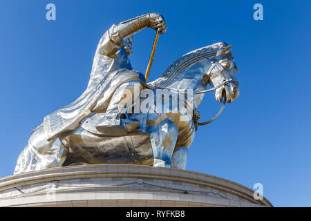 Boldogs TSONJIN, Mongolei - September 14, 2018: Der Riese Dschingis Khan Reiterstandbild ist Teil des Dschingis Khan Statue Komplex auf der Bank der Tuul Fluss an Tsonjin Boldogs, in der Umgebung von Ulaanbaatar. Stockfoto