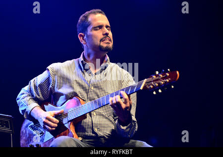 Jazz Gitarrist Charlie Hunter, spielen live in concert Stockfoto