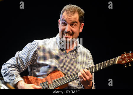 Jazz Gitarrist Charlie Hunter, spielen live in concert Stockfoto