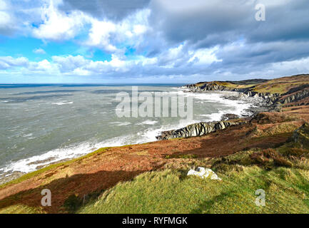 Der Blick von der südwestlichen Küste Weg an Morte Punkt, auf der Suche nach Osten in Richtung Bulle Point, North Devon, England Stockfoto