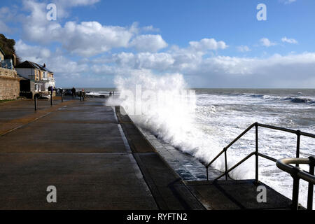 Bonchurch Küste in stürmisches Wetter, Isle of Wight, Großbritannien. Stockfoto