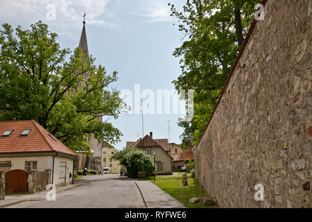 Straße in Cesis, Lettland Stockfoto