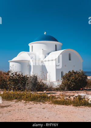 Die multi-konfessionellen Kirche des Hl. Nikolaus auf einem Ufer in Paphos, Zypern Stockfoto