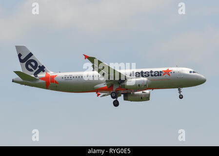 Bangkok, Thailand - 17.September 2018. Ein Airbus A320 Flugzeug von Jetstar Airways Landung in Bangkok Suvarnabhumi Airport (BKK). Stockfoto