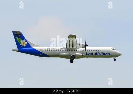 Bangkok, Thailand - 17.September 2018. Eine ATR 72-500 Flugzeug von Lao Airlines Landung in Bangkok Suvarnabhumi Airport (BKK). Stockfoto