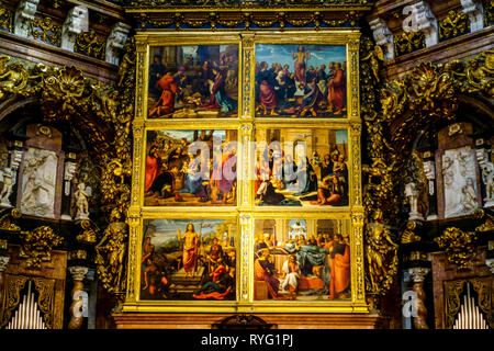 Altargemälde der Kathedrale von Valencia Spanien Inneres Hauptaltar Mittelalter gotische Kunst Stockfoto