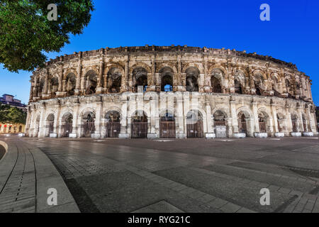 Nimes, Frankreich. Blick auf das antike römische Amphitheater. Stockfoto