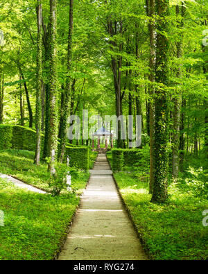 "Pavillon im Wald auf Gelände von Schloss Unterleinleiter in Bayern, Deutschland" Stockfoto