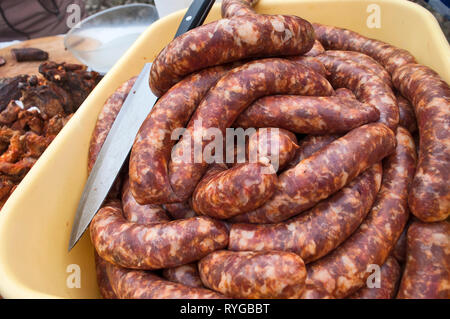 Frisch Würstchen, die zum Verkauf angeboten werden. Stockfoto