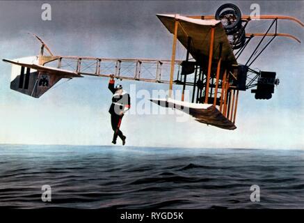 GERT FROBE, Jene ausgezeichneten Männer in ihren fliegenden MASCHINEN ODER WIE ICH FLOG VON LONDON NACH PARIS IN 25 Stunden 11 MI, 1965 Stockfoto