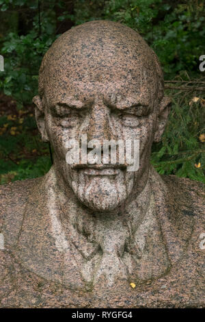 Skulptur von Wladimir Iljitsch Lenin in der grutas Park, Litauen, ein Beispiel für den Sozialistischen Realismus Statuen versammelt um von der ehemaligen Sowjetunion Stockfoto