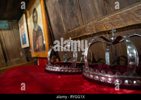 Hochzeit Kronen für die traditionelle Ehe Ritual Stockfoto