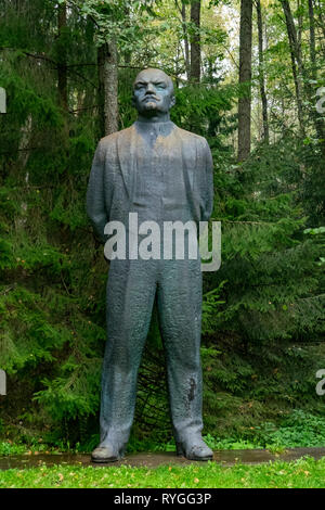 Skulptur von Wladimir Iljitsch Lenin in der grutas Park, Litauen, ein Beispiel für den Sozialistischen Realismus Statuen versammelt um von der ehemaligen Sowjetunion Stockfoto
