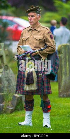 Woodhall Spa 1940 Festival - Schottische Soldat Piper mit dudelsack an der Trauerfeier am Anfang des Festivals Stockfoto