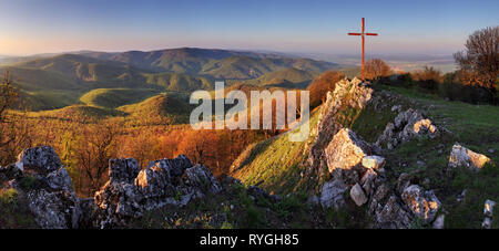 Panorama Landschaft bei Sonnenuntergang Stockfoto
