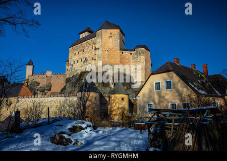 Winter Blick auf die mächtige Festung der Burg Rapottenstein, Österreich, Niederösterreich, Waldviertel, Rapottenstein Stockfoto