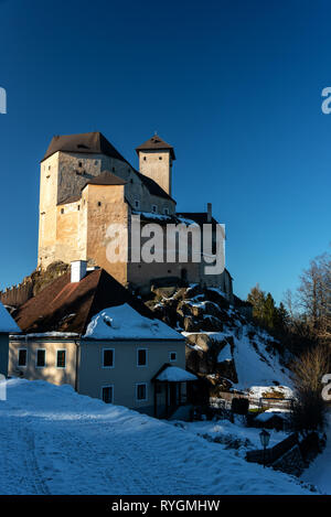 Winter Blick auf die mächtige Festung der Burg Rapottenstein, Österreich, Niederösterreich, Waldviertel, Rapottenstein Stockfoto