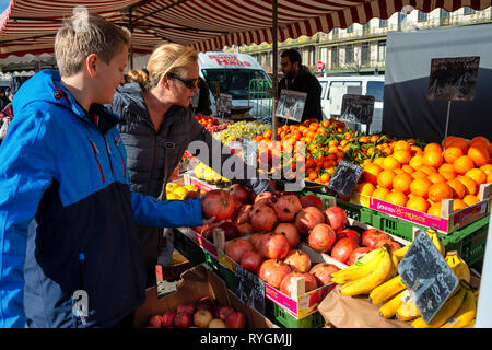 Naschmarkt in Wien. Es ist eine berühmte Essen, Souvenir- und Flohmarkt in der Mitte von Wien Stockfoto