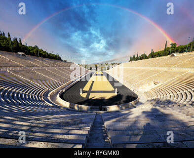 Panathenaic Stadion in Athen mit Regenbogen, Griechenland Stockfoto