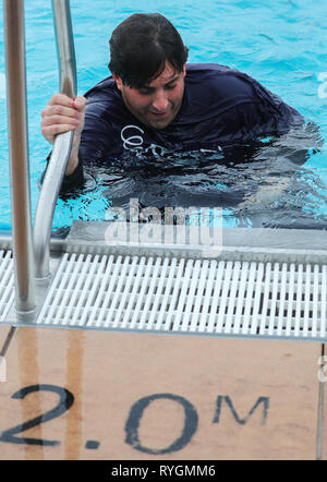 James Argent hat einen sehr kalten Schwimmen während Haven House Children's Hospice Eis Stürzen auf dem Parliament Hill Felder Lido mit: James Argent Wo: London, Großbritannien Wann: 10. Feb. 2019 Credit: John rainford/WANN Stockfoto