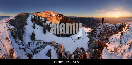 Slowakei Berge im Winter, Peak Tlsta bei Sonnenuntergang, Fatra Stockfoto