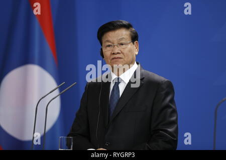Berlin, Deutschland. 13 Mär, 2019. Berlin, Deutschland, 13. März 2019, Premierminister Thongloun Sisoulith auf der Pressekonferenz im Bundeskanzleramt. Bundeskanzlerin Angela Merkel empfängt den Premierminister der Demokratischen Volksrepublik Laos, Thongloun Sisoulith im Bundeskanzleramt. Quelle: Simone Kuhlmey/Pacific Press/Alamy leben Nachrichten Stockfoto