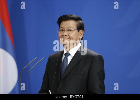 Berlin, Deutschland. 13 Mär, 2019. Berlin, Deutschland, 13. März 2019, Premierminister Thongloun Sisoulith auf der Pressekonferenz im Bundeskanzleramt. Bundeskanzlerin Angela Merkel empfängt den Premierminister der Demokratischen Volksrepublik Laos, Thongloun Sisoulith im Bundeskanzleramt. Quelle: Simone Kuhlmey/Pacific Press/Alamy leben Nachrichten Stockfoto