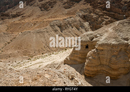 Qumran Höhle 4, Ort der Entdeckung der Schriftrollen vom Toten Meer in Israel in der Nähe von Qumran am Toten Meer Stockfoto