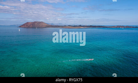 Luftaufnahme Insel Lobos und Fuerteventura mit Booten Stockfoto