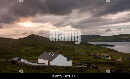 Dursey Island, Cork, Irland. 15 Juni, 2016 das alte Schulhaus, das nun in einem Ferienhaus auf der Insel Dursey, Co Cork, Irland umgebaut wurde. Stockfoto