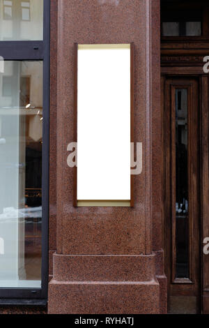Leere Anzeige Raum auf eine Betonwand auf der Straße vor dem Hotel Stockfoto