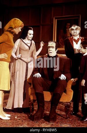 BEVERLEY OWEN, YVONNE DE CARLO, FRED GWYNNE, AL LEWIS, THE MUNSTERS, 1964 Stockfoto