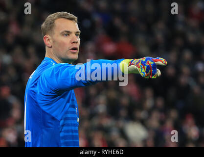 München, Deutschland. 13 Mär, 2019. Bayern München Torhüter Manuel Neuer reagiert während der UEFA Champions League 1/8 Finale rückspiel zwischen dem FC Bayern München in Deutschland und Liverpool von England in München, Deutschland, am 13. März 2019. Liverpool gewann 3-1 und erweiterte in das Viertelfinale. Credit: Philippe Ruiz/Xinhua/Alamy leben Nachrichten Stockfoto