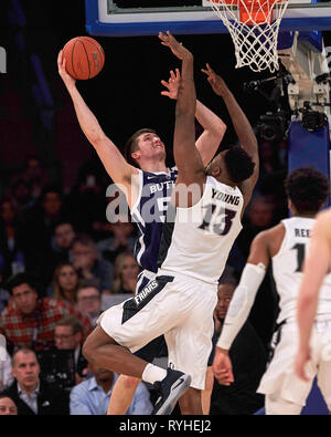 New York, New York, USA. 13 Mär, 2019. In der ersten Hälfte in der ersten Runde bei der Big East Turnier zwischen der Butler Bulldogs und die Vorsehung Brüder im Madison Square Garden in New York City. Vorsehung besiegt Butler 80-57. Duncan Williams/CSM/Alamy leben Nachrichten Stockfoto