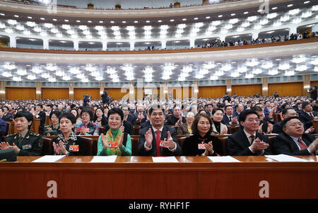 Peking, China. 13 Mär, 2019. Den Abschluss der zweiten Tagung des 13. Nationalen Ausschuss der Chinese People's Political Consultative Conference (Cppcc) ist in der Großen Halle des Volkes in Peking, der Hauptstadt von China, 13. März 2019 statt. Credit: Wang Ye/Xinhua/Alamy leben Nachrichten Stockfoto